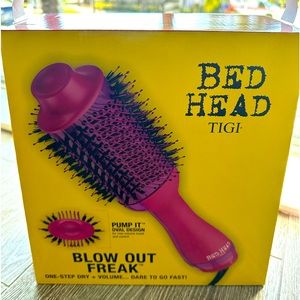 Bed Head Blowout Freak Hair Styler